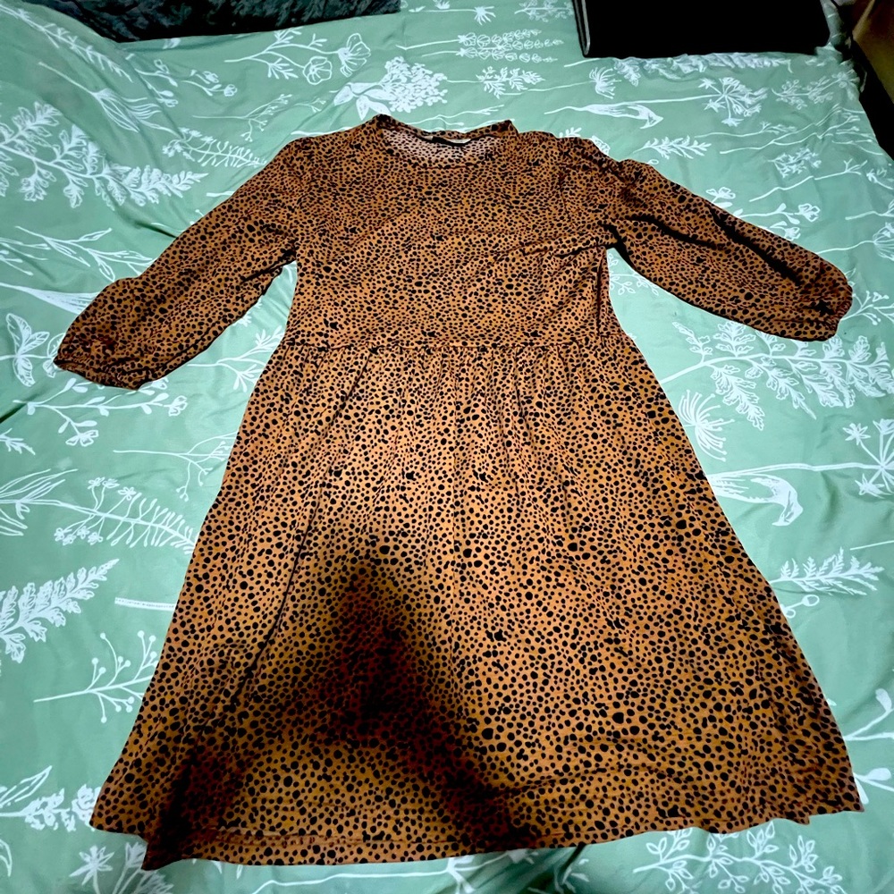 Classy leopard print mini dress! Perfect for weekend brunch!!